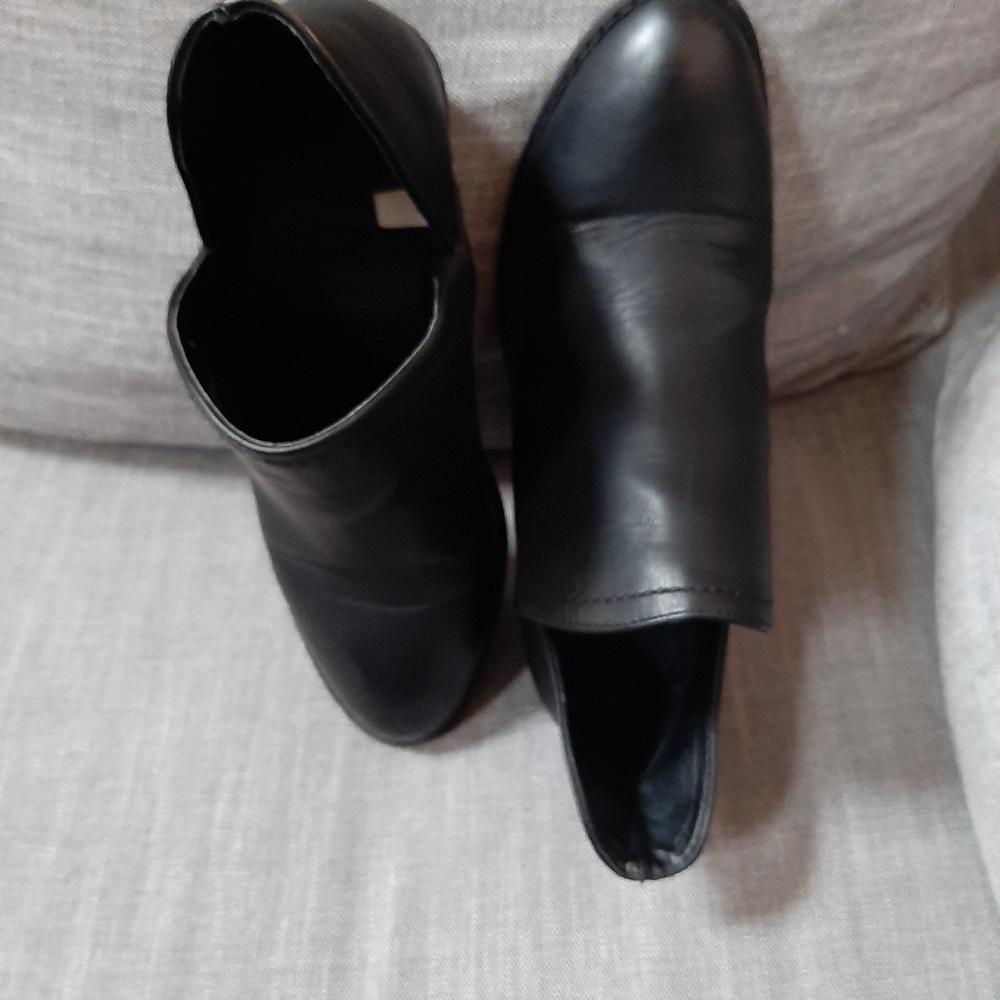 Black Imitation Leather Bootie - Size 8 women's shoe - Picture 8 of 10